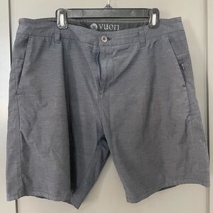 Vuori men’s flat front short, size 36
